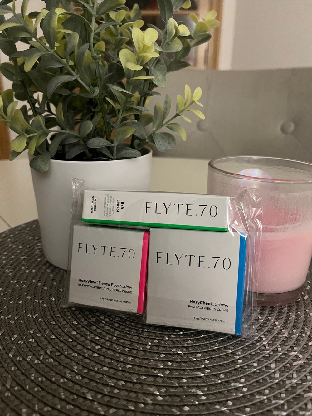 FLYTE.70 brand makeup set
